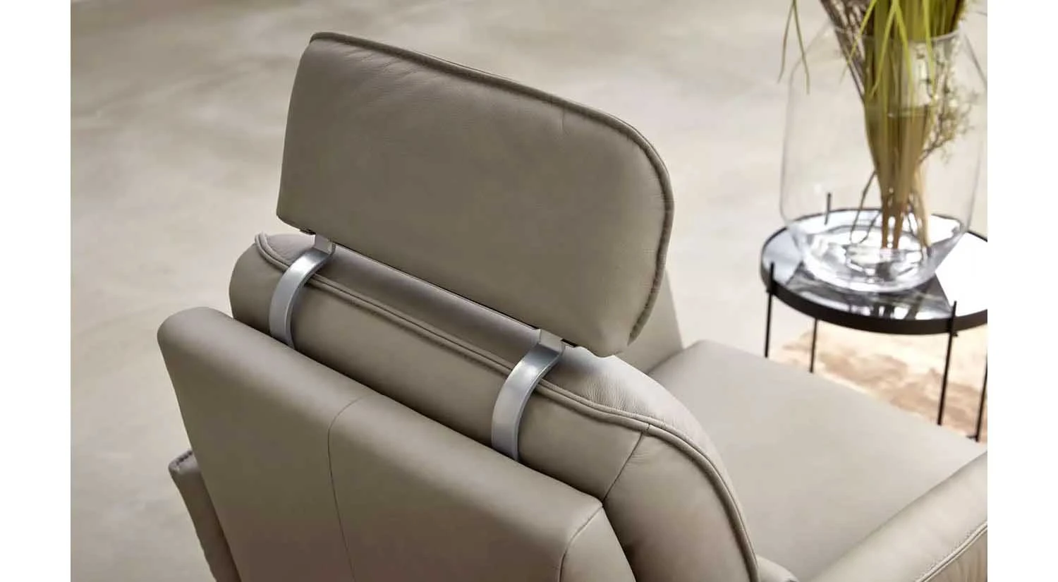 Aura Manual Recliner By Himolla 4 Aura Manual Recliner By Himolla - Image 4